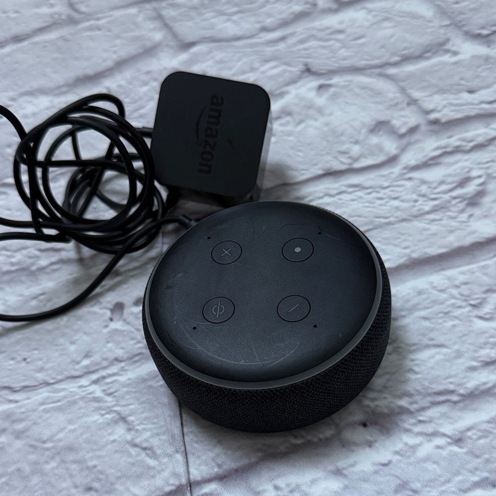 Amazon Echo Dot in Black & charcoal D9N29T